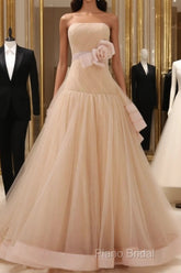 A-Line Stomacher Tiered Wedding Dresses Court Train With Appliques