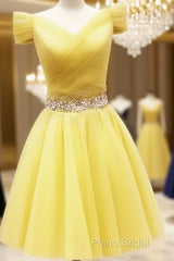 Lovely Light Yellow Short Tulle Off Shoulder Homecoming Dresses