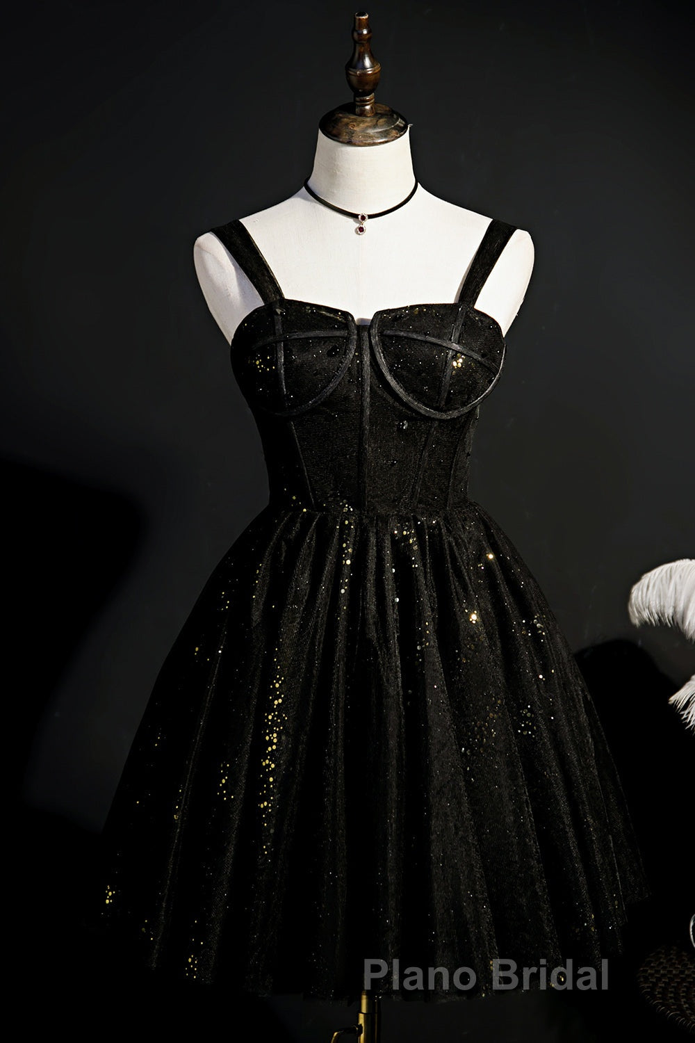 Elegant Sleeveless Tulle Sequins Short Homecoming Dresses