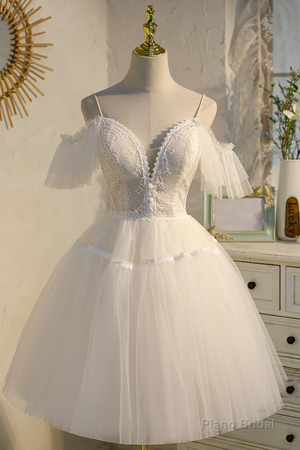 Champagne V Neck Spaghetti Straps Tulle Princess Homecoming Dresses Main image