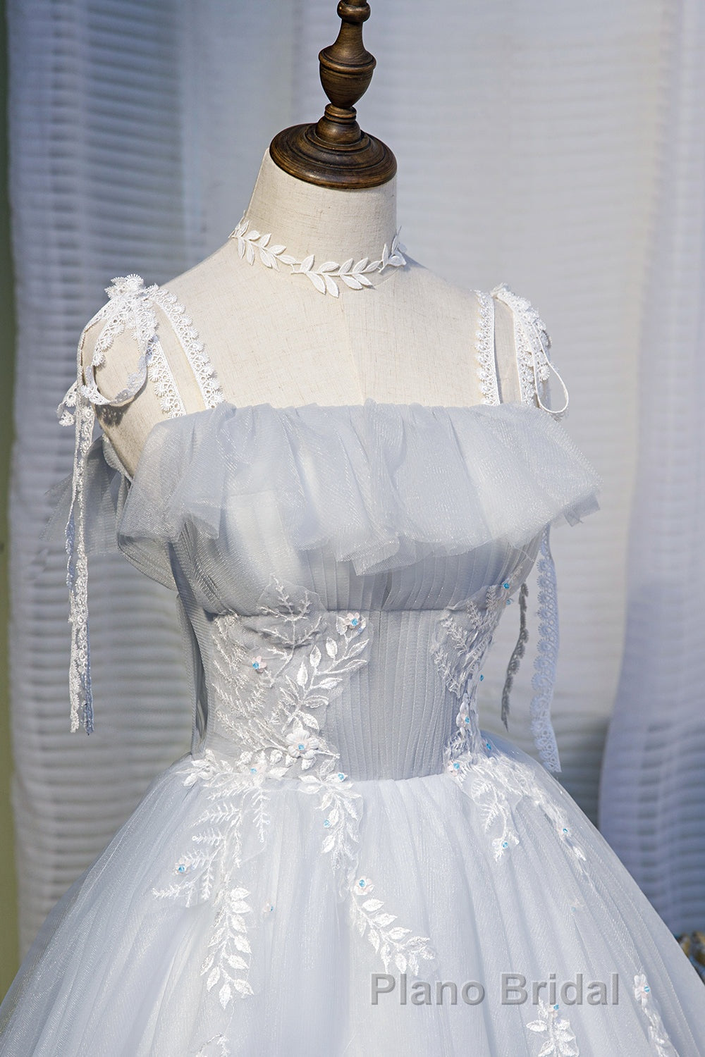 Chic Sleeveless Lace Appliques Tulle Princess Homecoming Dresses