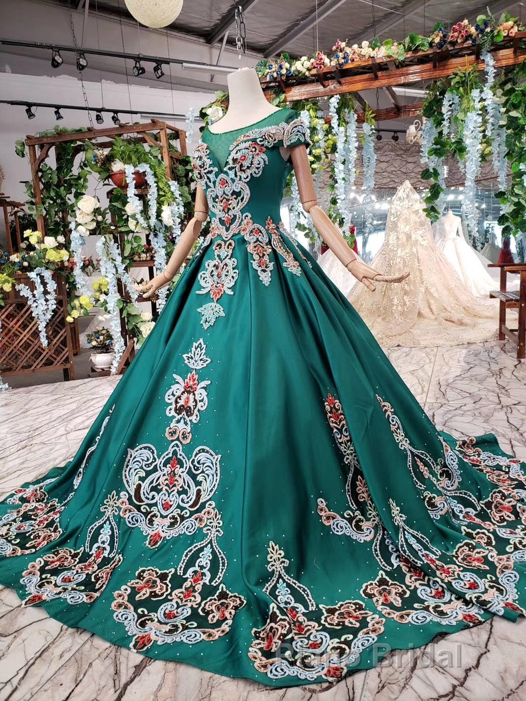 Luxury Green Round Neck Short Sleeves Formal Prom Dresses with Beading