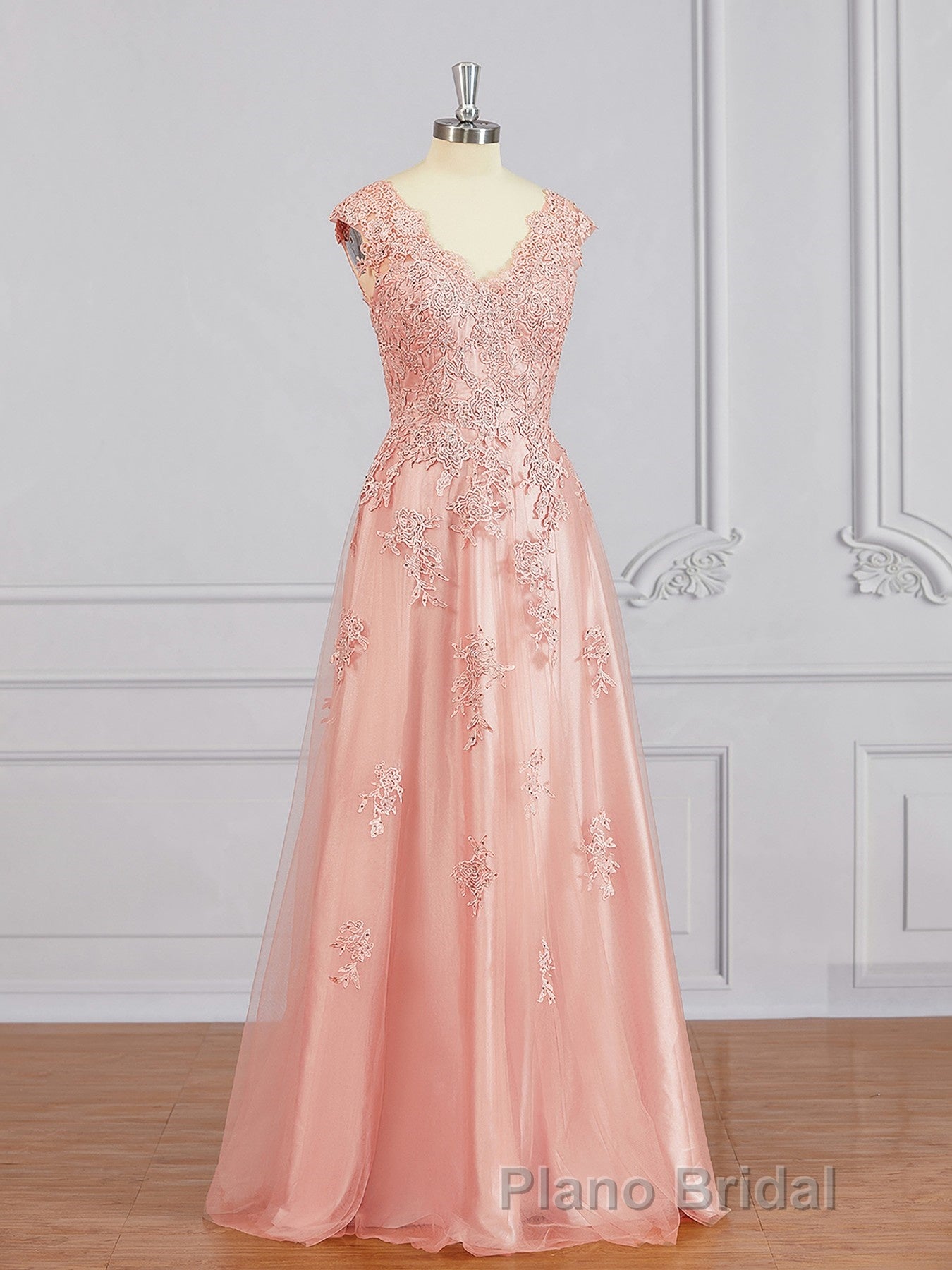 A-Line/Princess V-neck Floor-Length Tulle Mother of the Bride Dresses With Appliques Lace