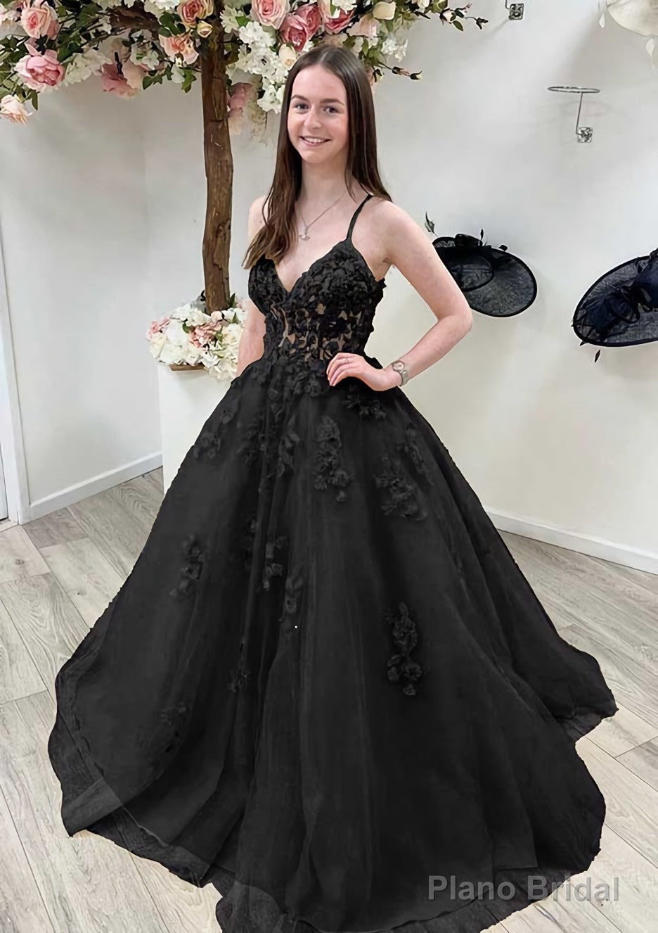 A-line Princess V Neck Sleeveless Sweep Train Tulle Prom Dresses With Appliqued Beading Lace