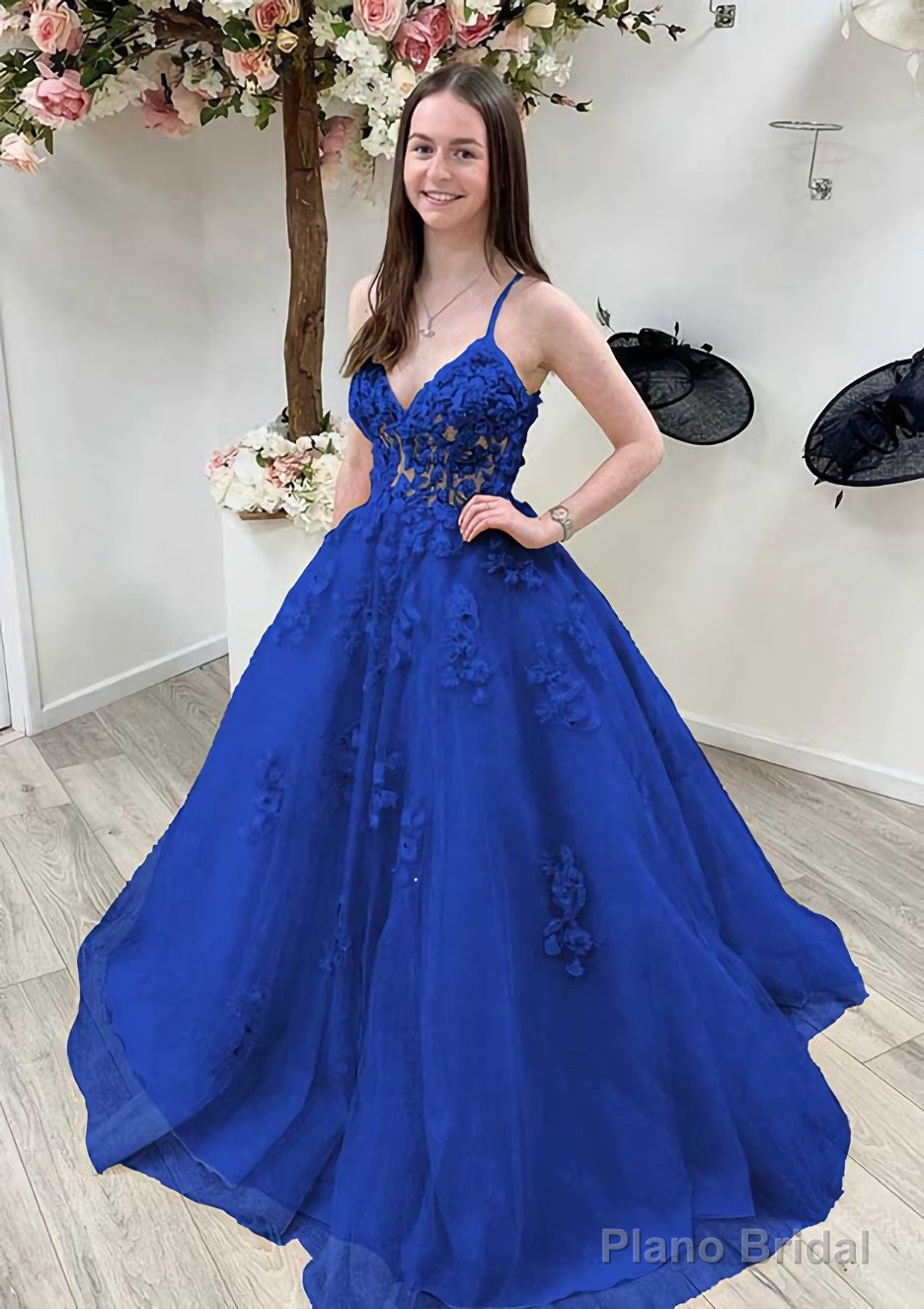 A-line Princess V Neck Sleeveless Sweep Train Tulle Prom Dresses With Appliqued Beading Lace