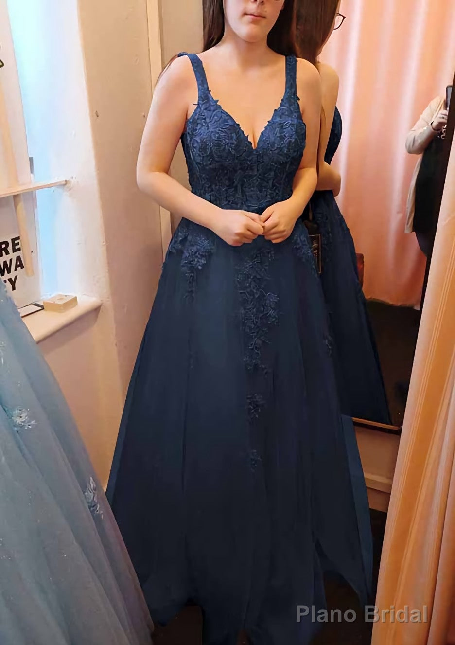 A-line V Neck Sleeveless Long/Floor-Length Tulle Prom Dresses With Appliqued Lace Secondary image
