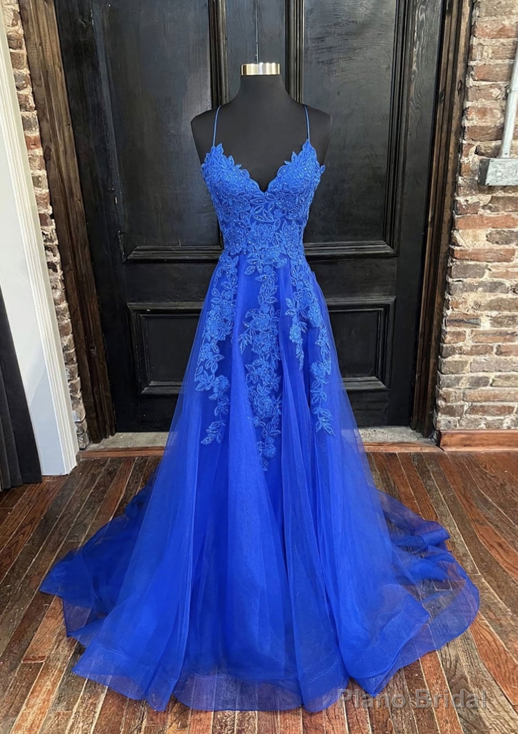 A-line V Neck Spaghetti Straps Sweep Train Tulle Prom Dresses With Appliqued Main image