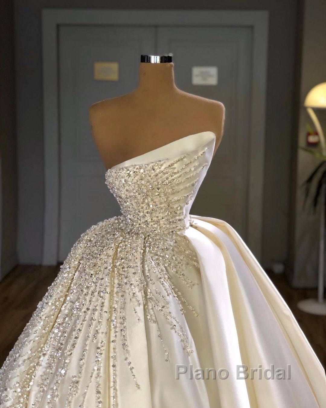 Amazing Ball Gown Wedding Dress With Crystals Online Secondary image