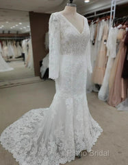 Backless Bohemian Simple V-Neck Long Sleeve Lace Wedding Dresses With Train