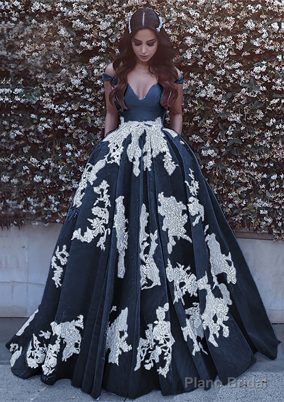 Ball Gown Off-the-Shoulder Sleeveless Court Train Tulle Prom Dresses With Pleated Appliqued