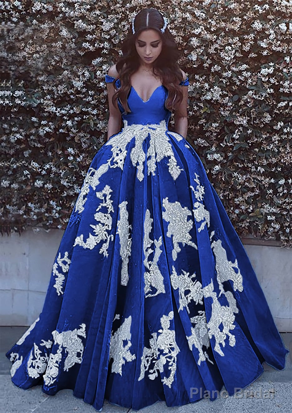 Ball Gown Off-the-Shoulder Sleeveless Court Train Tulle Prom Dresses With Pleated Appliqued
