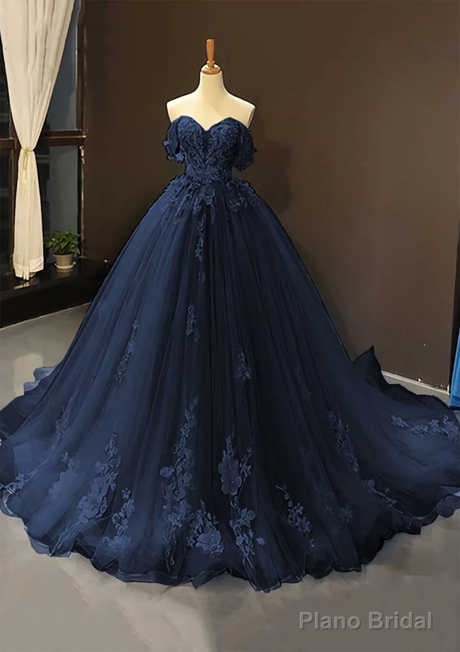 Ball Gown Off-the-Shoulder Sweep Train Tulle Prom Dresses With Appliqued