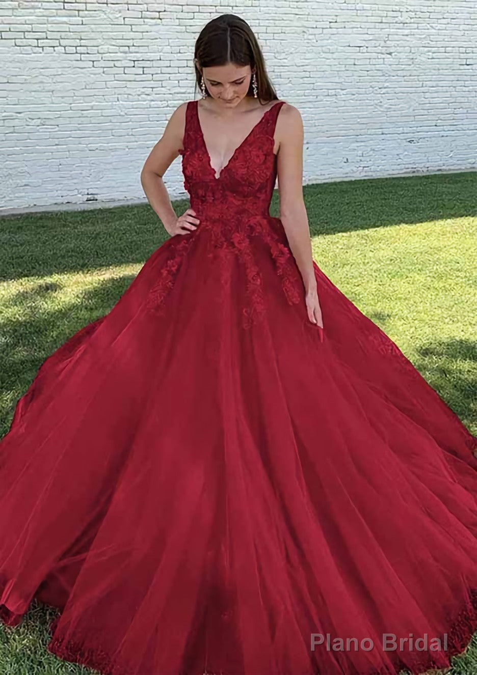Ball Gown V Neck Court Train Lace Tulle Prom Dresses With Appliqued Beading