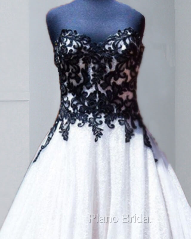 Black Lace Embroidery Wedding Dresses Secondary image