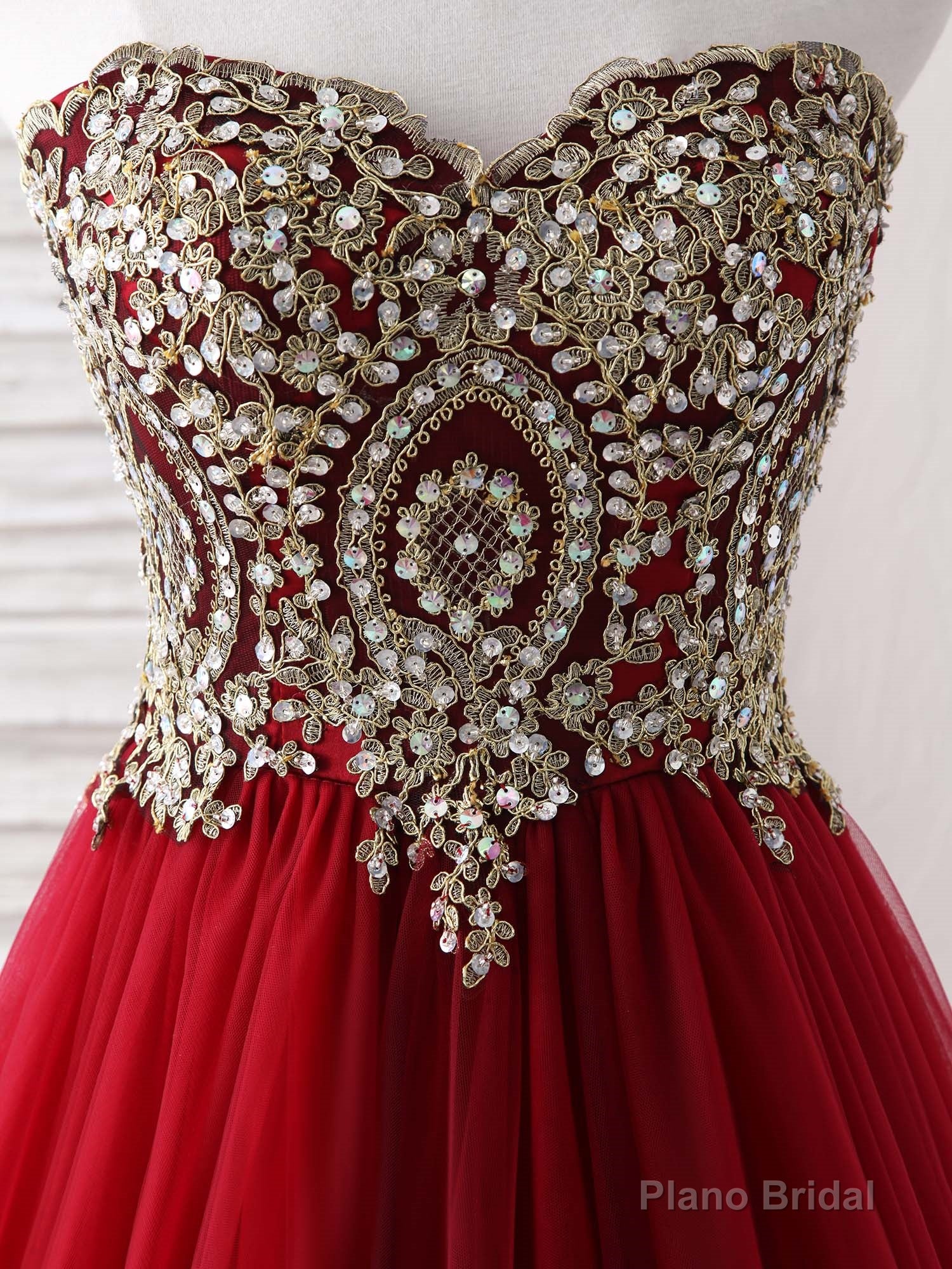 Burgundy Sweetheart Neck Lace Applique Tulle Long Prom Dresses
