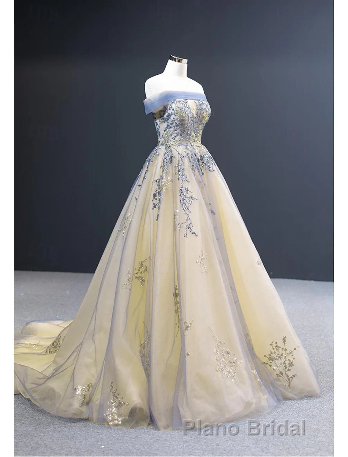 Buyishang A-Line Wedding Guest Dresses Vintage Dresses Wedding Sweep / Brush Train Sleeveless V Neck Satin with Pleats