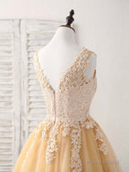 Champagne V Neck Tulle Lace Applique Short Prom Dresses