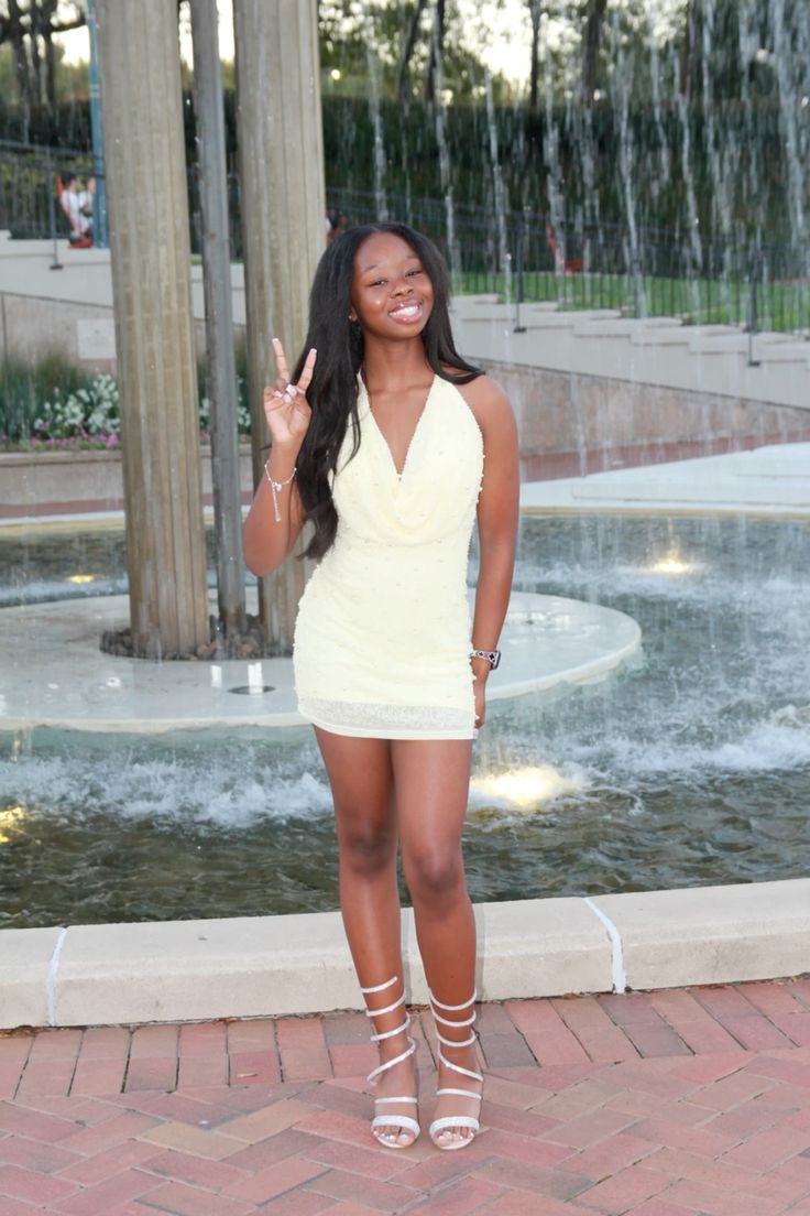 Elegant Halterneck Sleeveless Beaded Waist Birthday Short Dress Homecoming Dress Secondary image