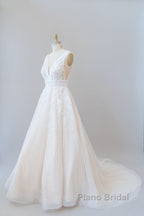 Elegant Long A-line V-neck Appliques Lace Tulle Backless Wedding Dress