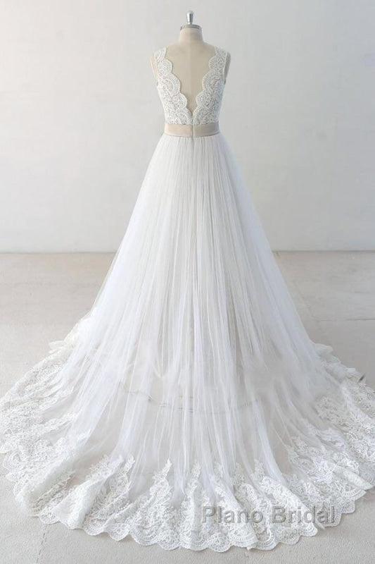 Elegant V-neck Lace Tulle A-line Wedding Dress Secondary image