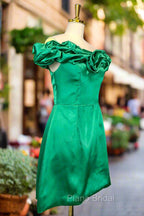 Emerald Green Sheath/Column Off-the-Shoulder Sleeveless Satin Short/Mini Homecoming Dresses With Ruffles