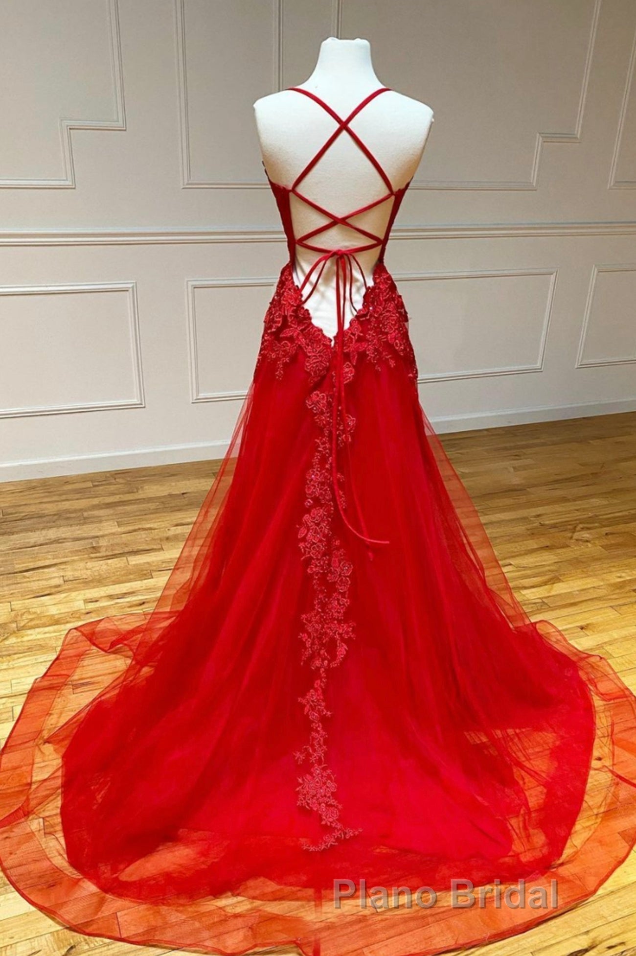 Red Long Formal Prom Dresses Chic & Modern Lace Applique Straps Prom Dresses