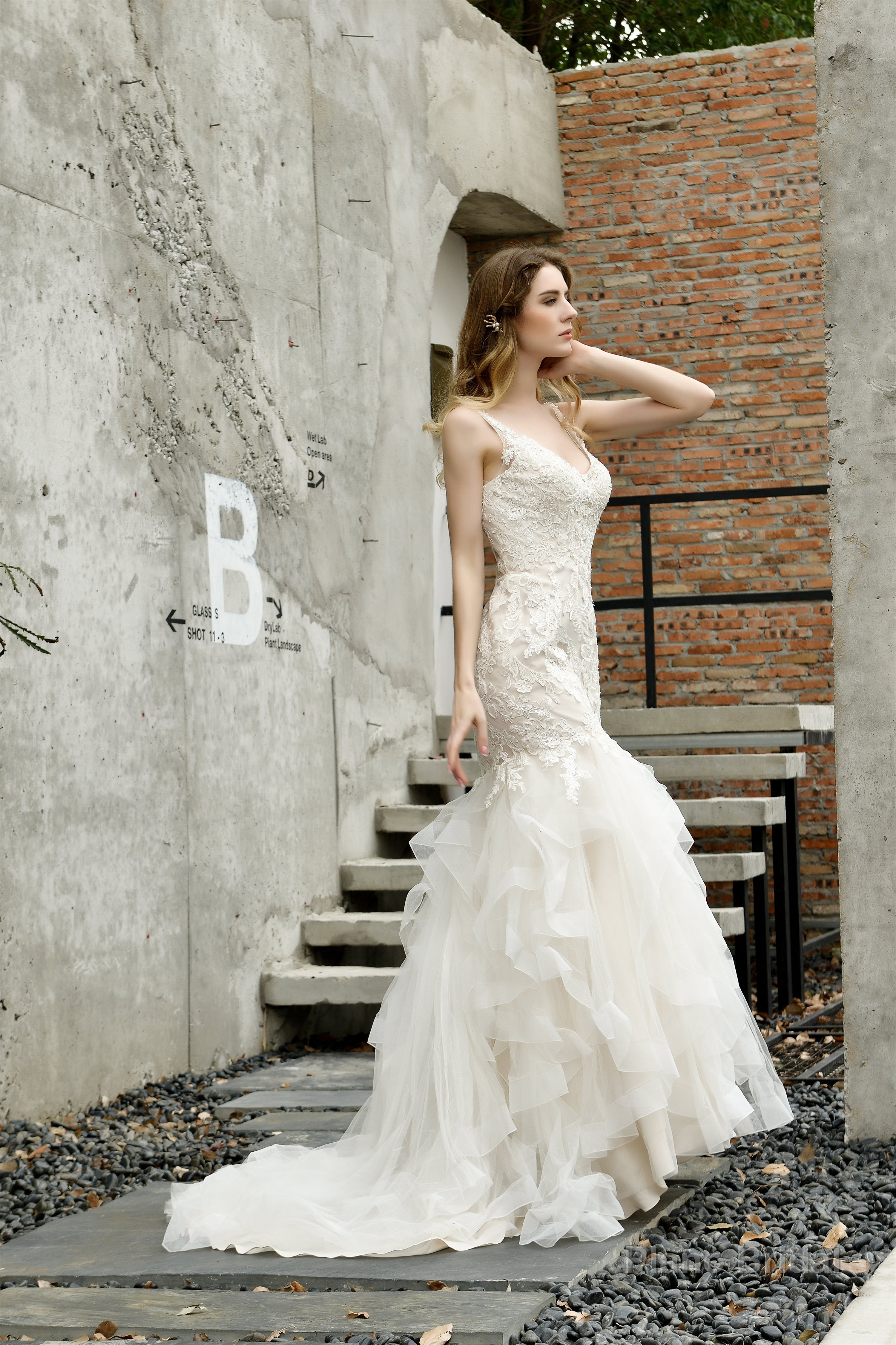 Ivory Mermaid Tulle Lace Appliques V-neck Wedding Dresses with Cascading Ruffles