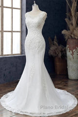 Lace Round Neck Sleeveless Trumpet Wedding Dresses