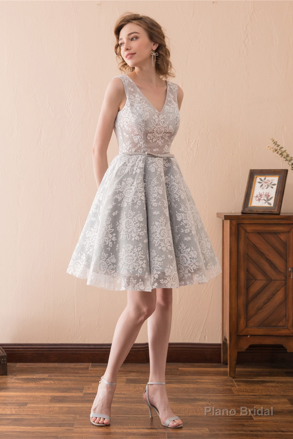 Lace V Neck Grey Short Homecoming Dresses with Ribbon