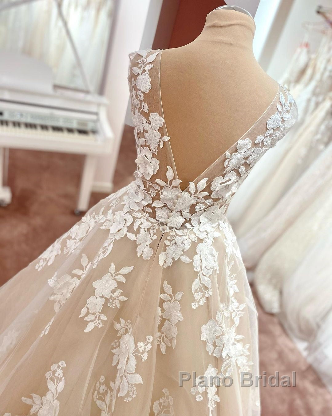 Long A-Line V-neck Wide Straps Backless Appliques Lace Tulle Wedding Dress Secondary image