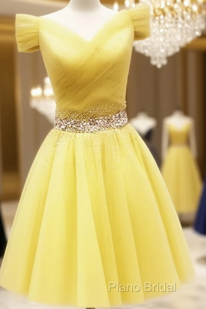 Lovely Light Yellow Short Tulle Off Shoulder Homecoming Dresses Main image