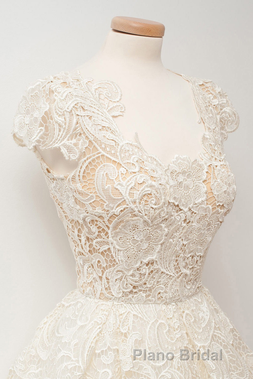 A-line Scoop Lace Short Formal Prom Dresses Cap Sleeves Homecoming Dresses