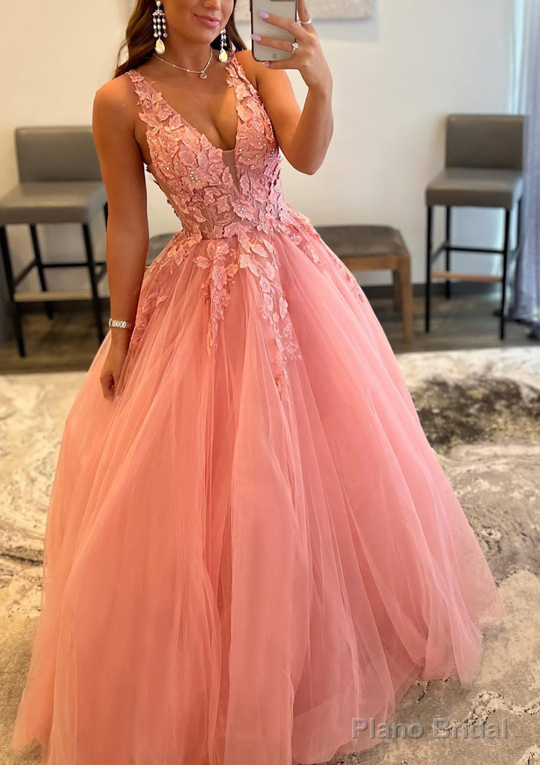 Princess A-line V Neck Sleeveless Sweep Train Tulle Prom Dresses With Appliqued Beading