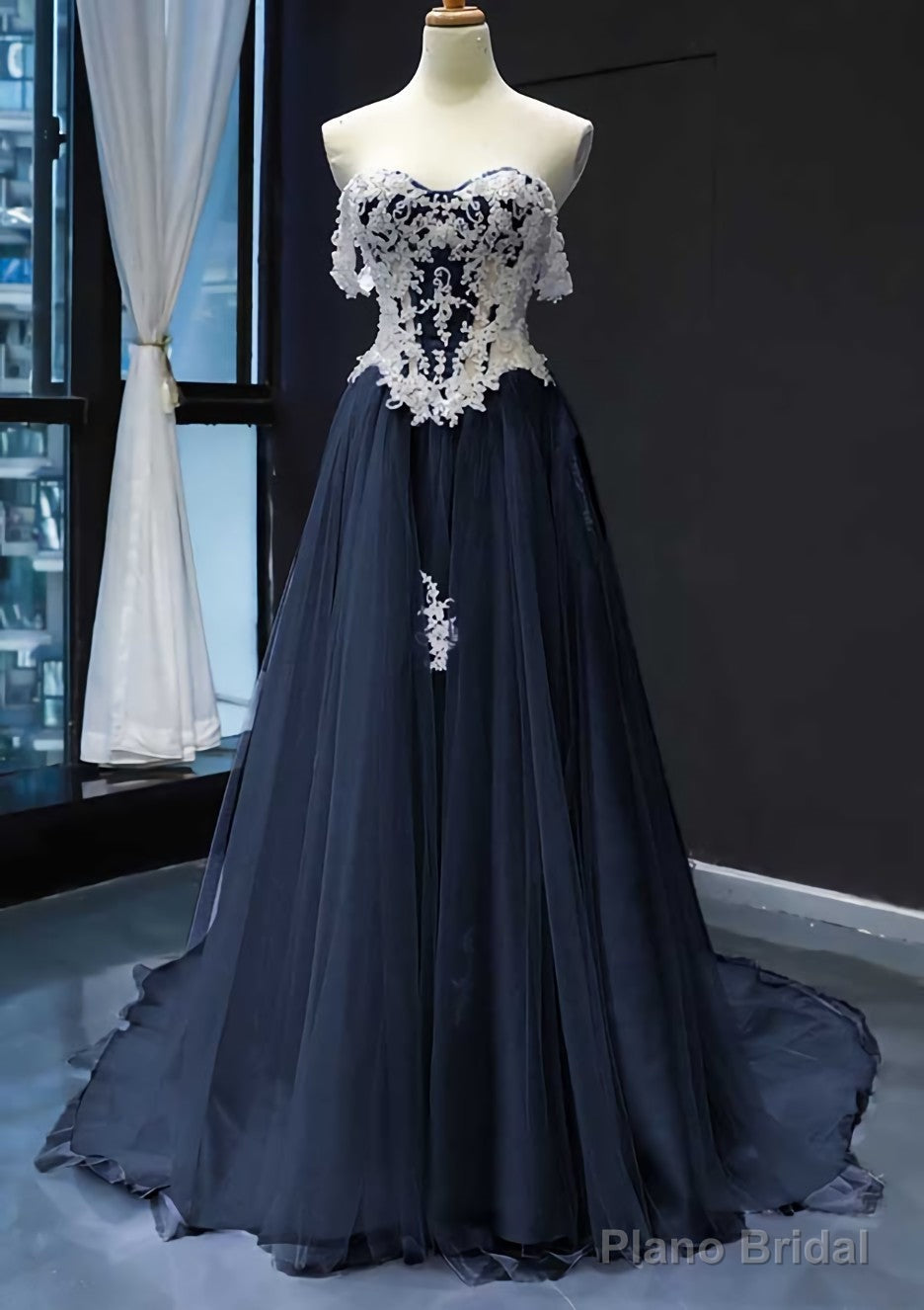 Princess Off-the-Shoulder Sweep Train Tulle Satin Prom Dresses With Appliqued Secondary image