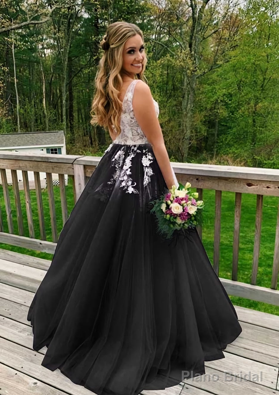 Princess V Neck Sweep Train Tulle Prom Dresses With Appliqued