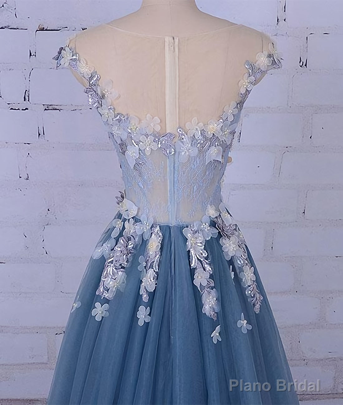 Unique Pncess Appliqued Tulle Long Prom Dresses