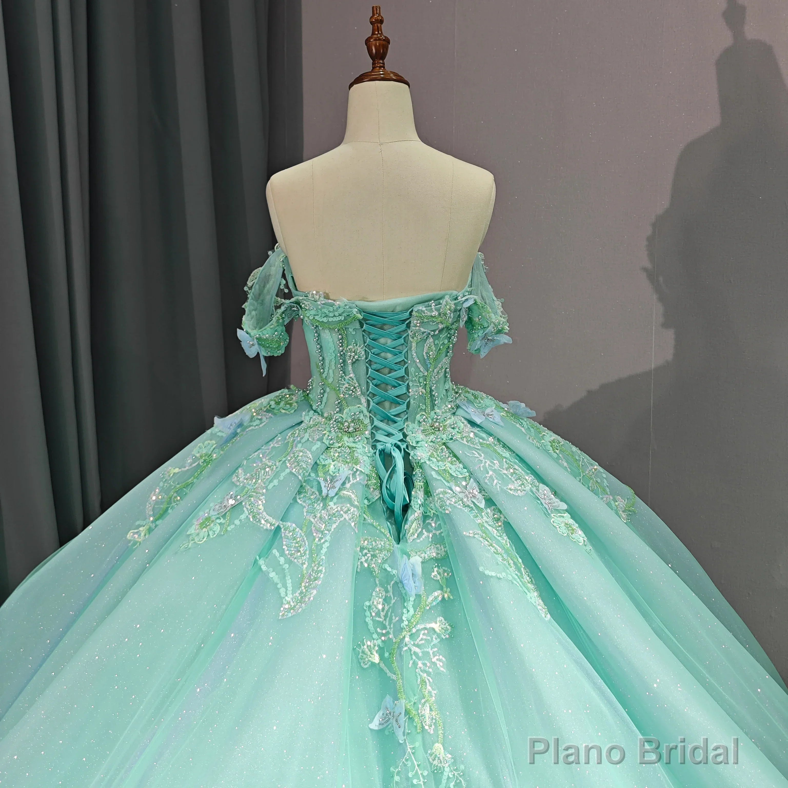 Quinceanera Dress Exquisite Princess Ball Gown Cap sleeve Quinceanera Dresses with 3D Appliques
