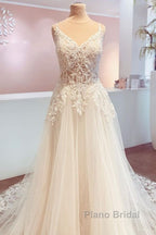 Romantic Long A-Line Spaghetti Straps Appliques Lace Backless Wedding Dress