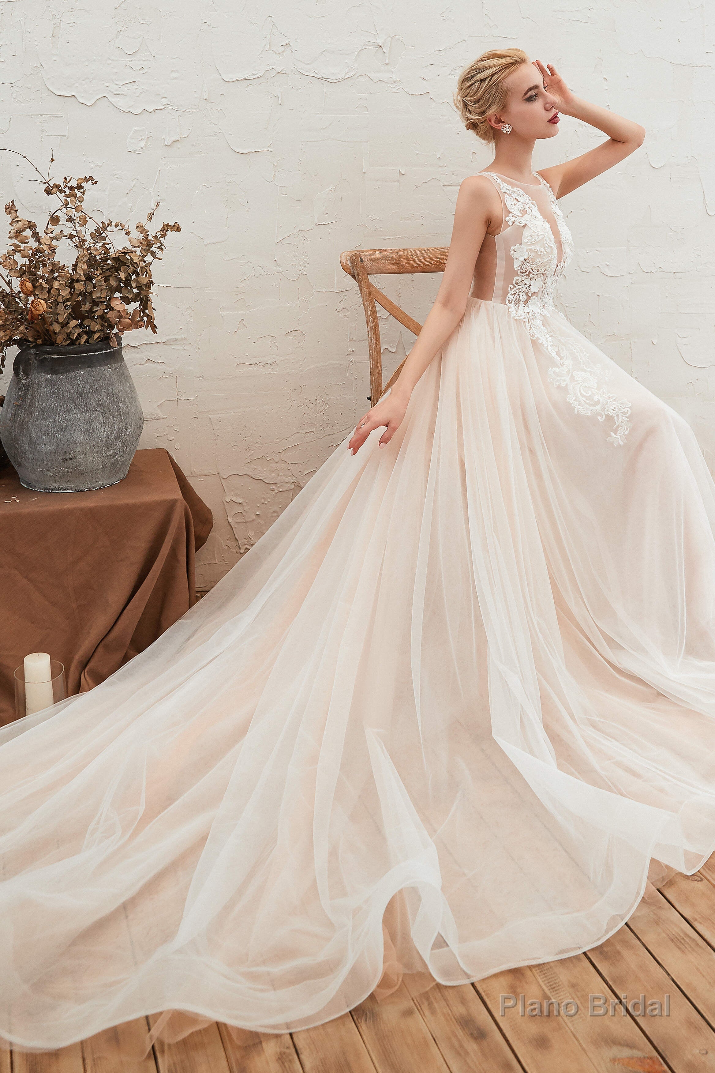 Round Neckline Sleeveless A-line Lace Up Sweep Train Lace Appliques Wedding Dresses Secondary image