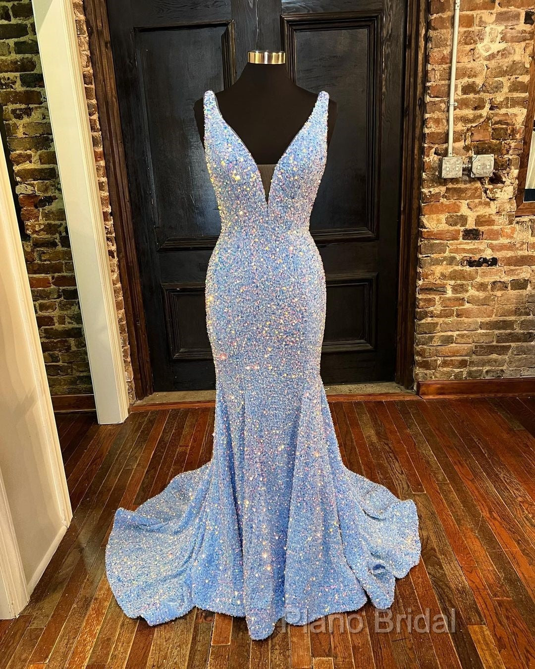 Sequin White Iridescent Formal Dresses Cheap V Neck Sleeveless Formal Prom Dresses Uk Secondary image