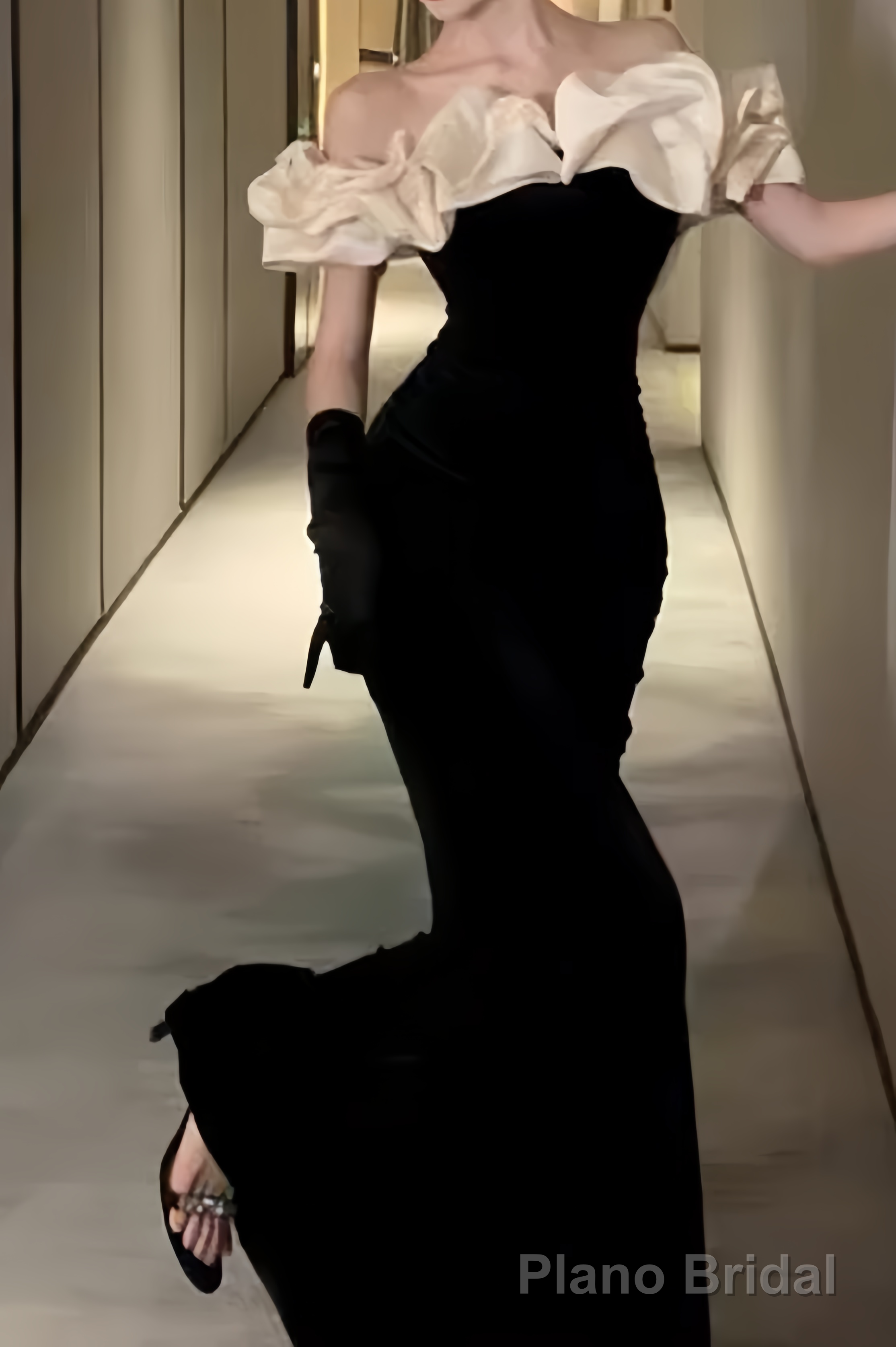 Sexy Mermaid Off The Shoulder Black Velvet Floor Length Prom Dress Secondary image