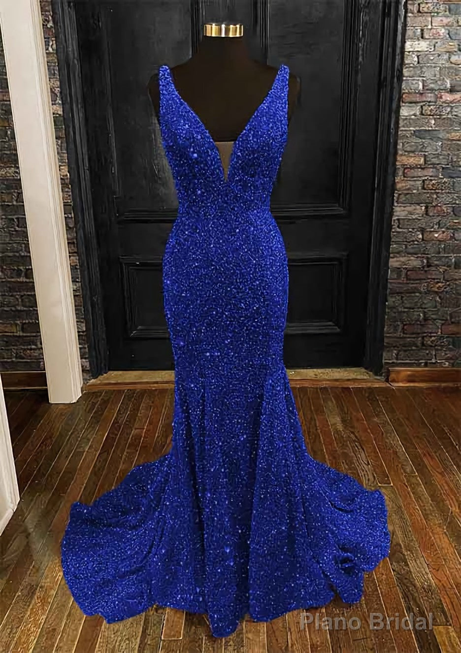 Sheath/Column Trumpet/Mermaid V Neck Sleeveless Velvet Sequins Sweep Train Prom Dresses