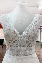 Simple Long A-line V-neck Tulle Appliques Lace Wedding Dress