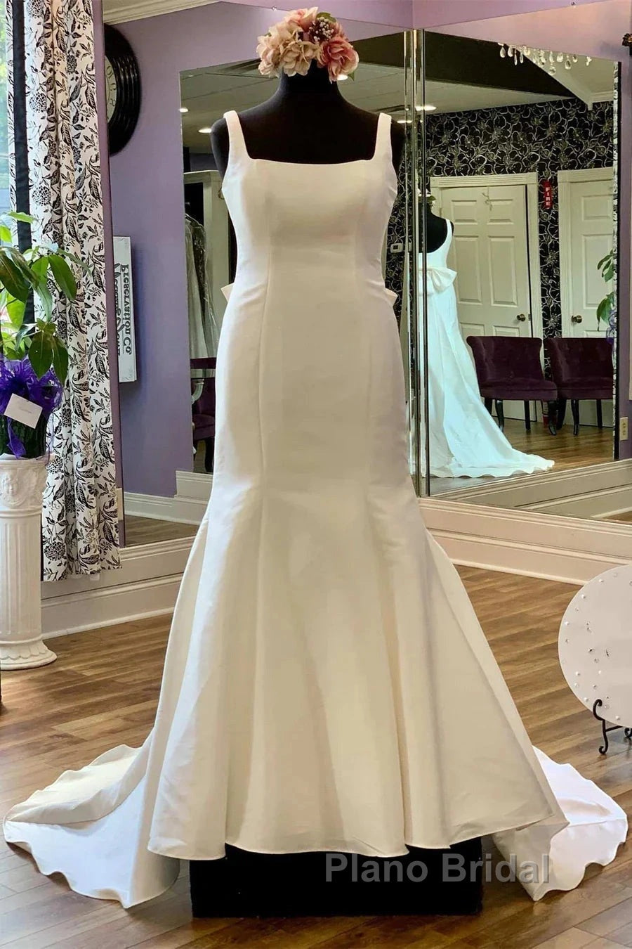 Square Neck Bow Back Trumpet Long Wedding Gown