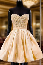 Sweetheart A-Line Knee Length Satin Homecoming Dresses With Beading