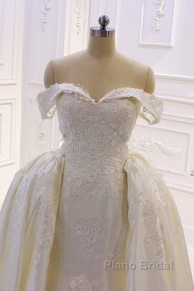 Sweetheart Lace Appliques Off the Shoulder Detachable Train Wedding Dress Main image