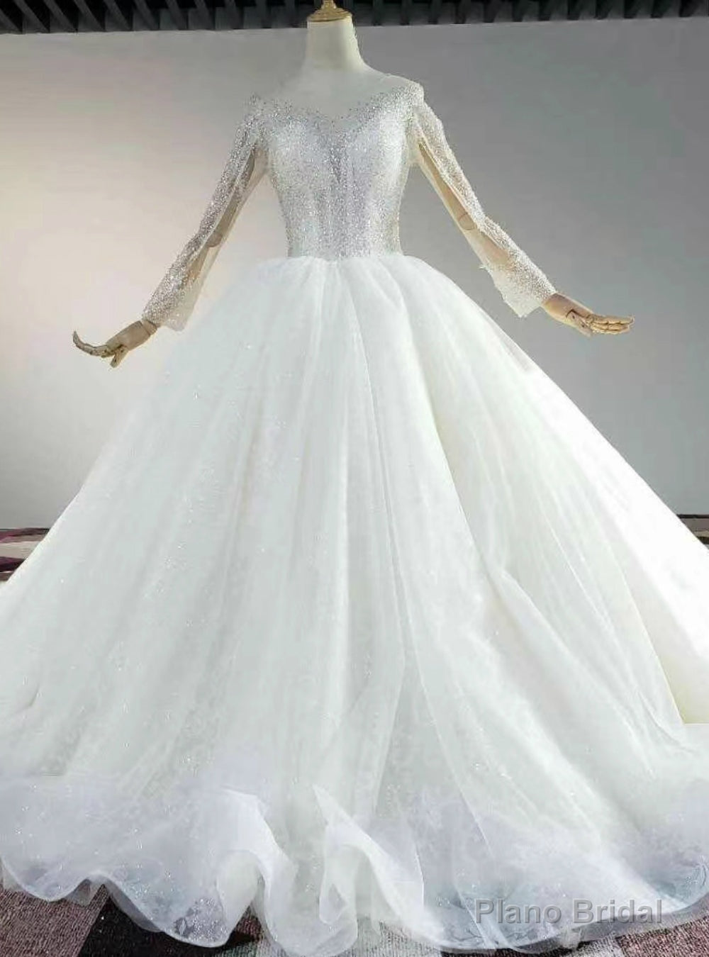 The Largest Variety Of Styles Ivory White Tulle Sequins Long SLeeve Open Back Beading Sequins Wedding Dress Main image