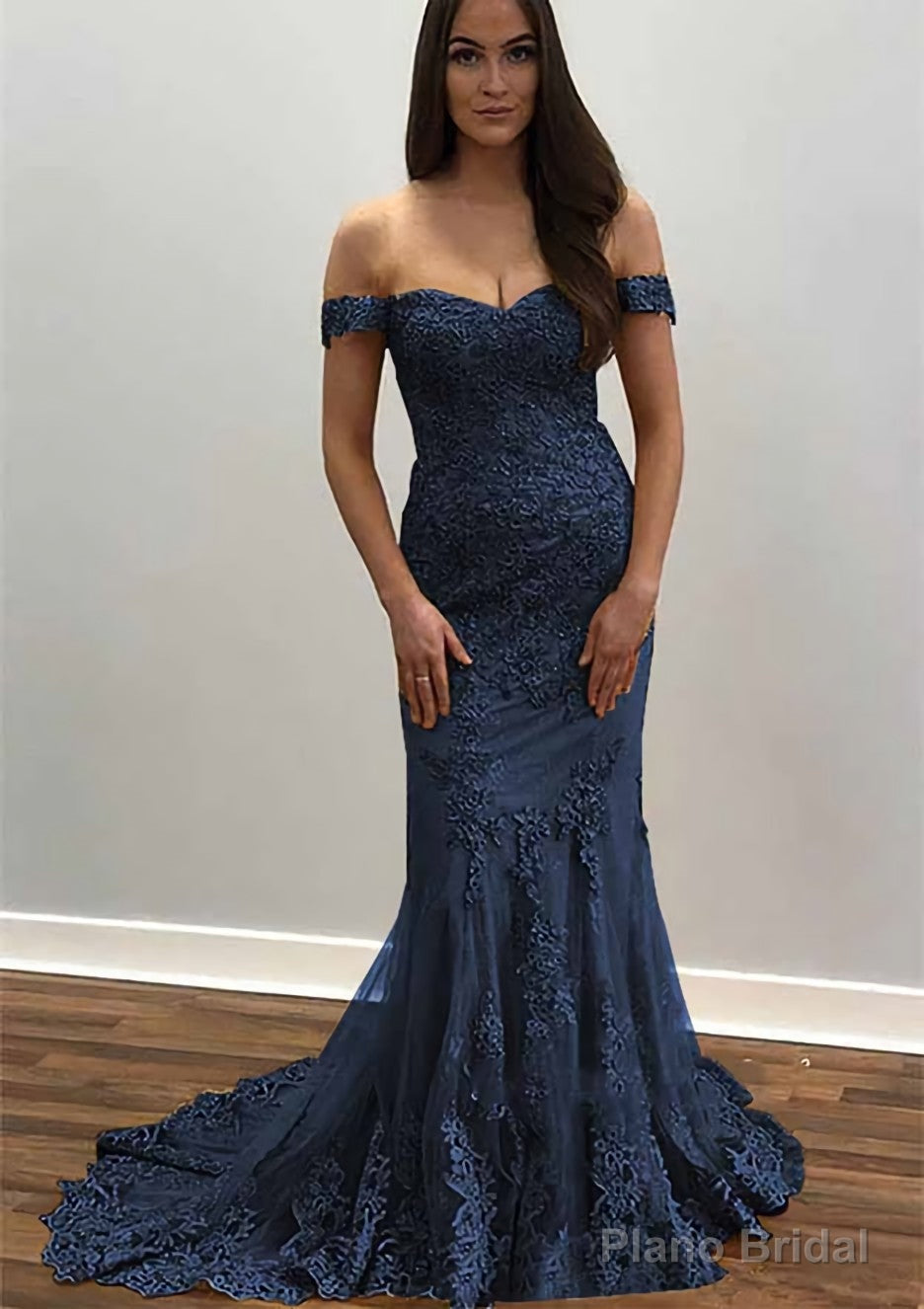 Trumpet/Mermaid Off-the-Shoulder Court Train Tulle Prom Dresses With Lace Appliqued Secondary image