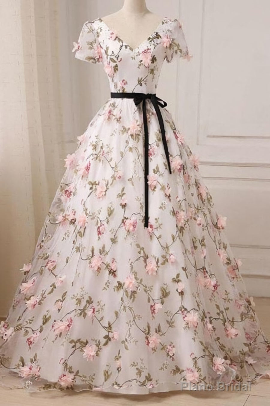 Tulle A-line V-neck Floral Short Sleeves Prom Dresses With Appliques Secondary image