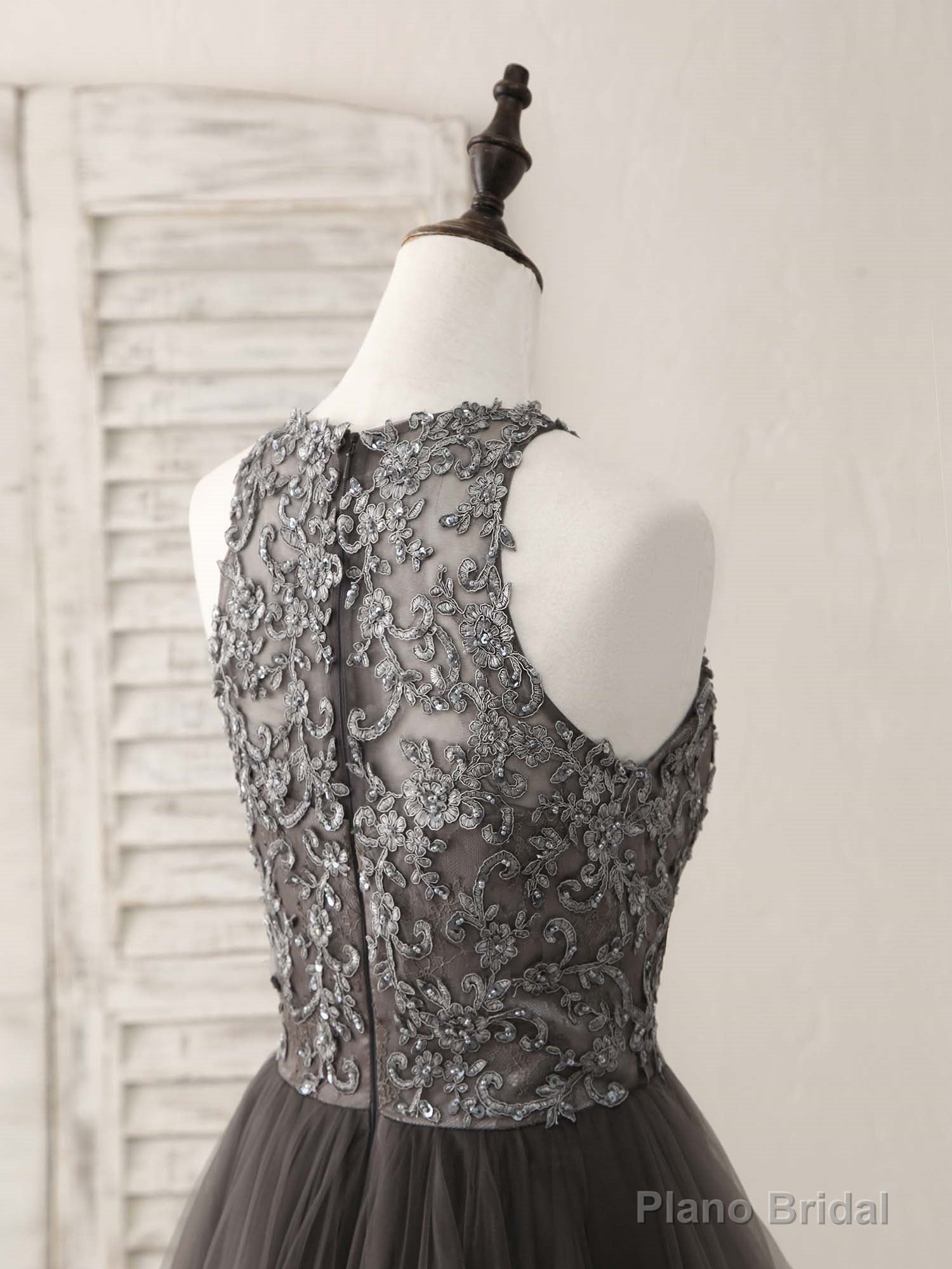 Unique Round Neck Lace Applique Tulle Long Prom Dresses